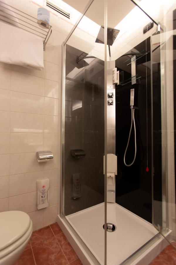 Hotel Pineta Busto Arsizio Luaran gambar